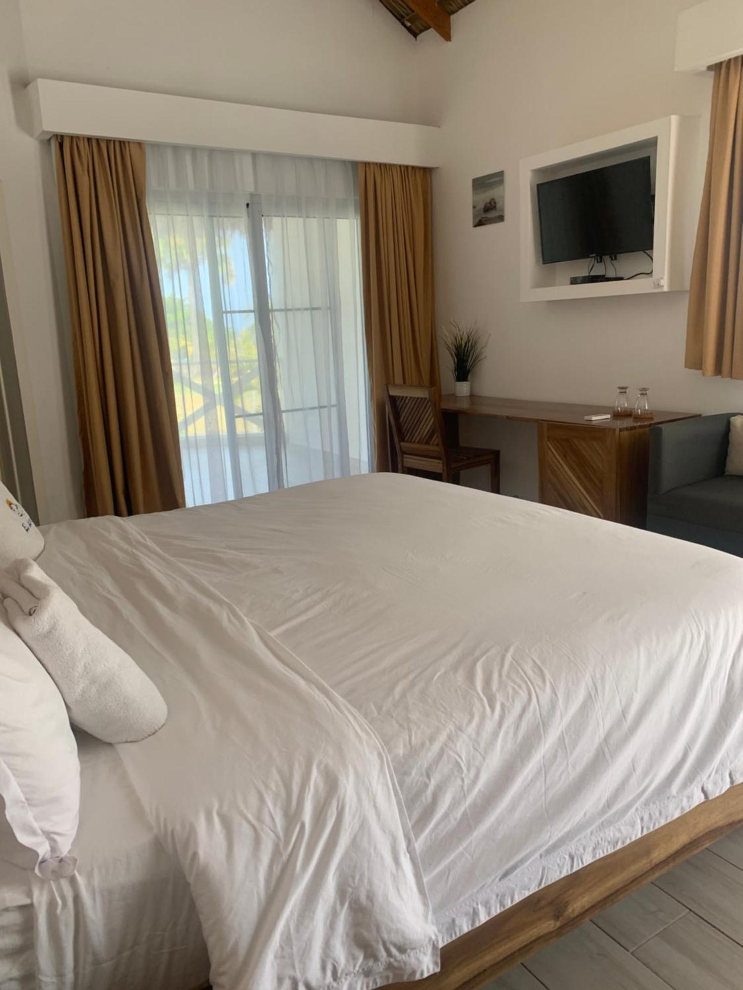 Hotel El Quemaito - Luxury Oceanfront Retreat Barahona Екстериор снимка